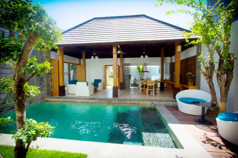 Bali villas Seminyak with a private pool, living room and dining room semi outdoor