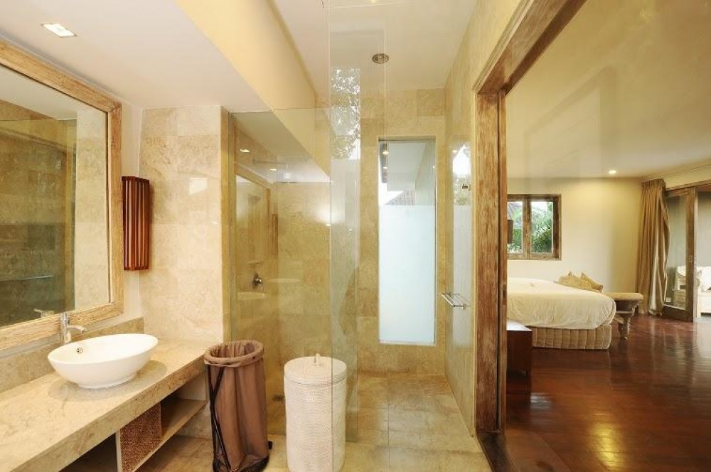 spacious lavatory luxury villas bali