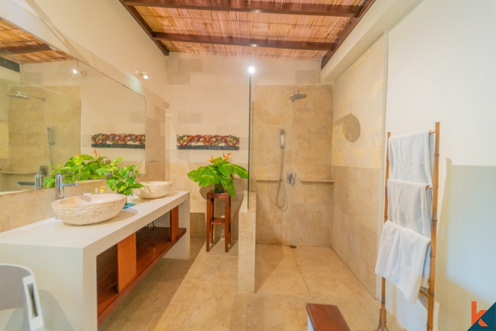 Guest Love Bathroom Selfie, So Remodel the Bathroom of Your Villa Seminyak